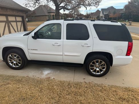 Used 2007 GMC Yukon SLT w/ SLT Preferred Equipment Group image 6