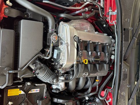 Used 2025 MAZDA MX-5 Miata Sport RWD image 12