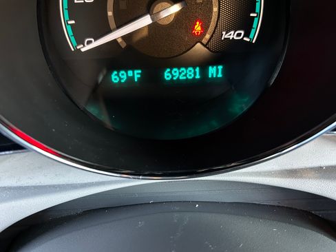 Used 2010 Chevrolet Malibu LT w/ Power Convenience Package image 8