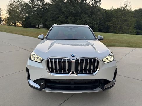 Used 2023 BMW X1 xDrive28i w/ Premium Package AWD/4WD image 4