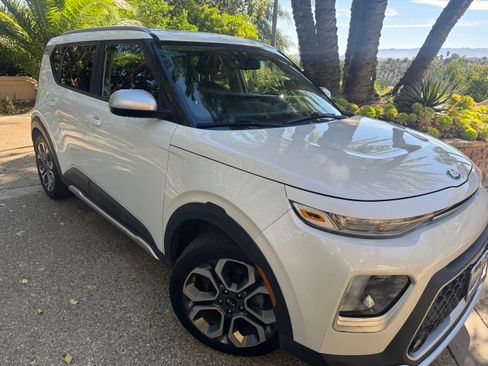 Used 2020 Kia Soul X-Line FWD image 2