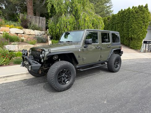 Used 2015 Jeep Wrangler Unlimited Sport AWD/4WD image 12