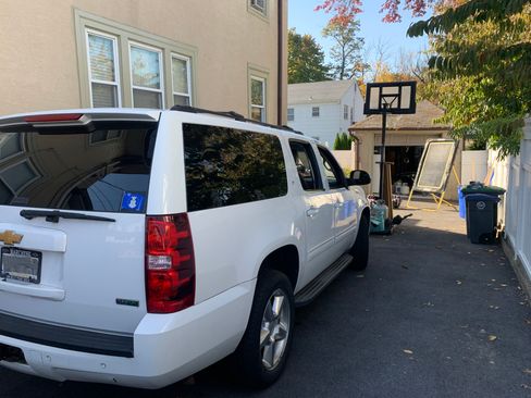 Used 2012 Chevrolet Suburban LT image 1
