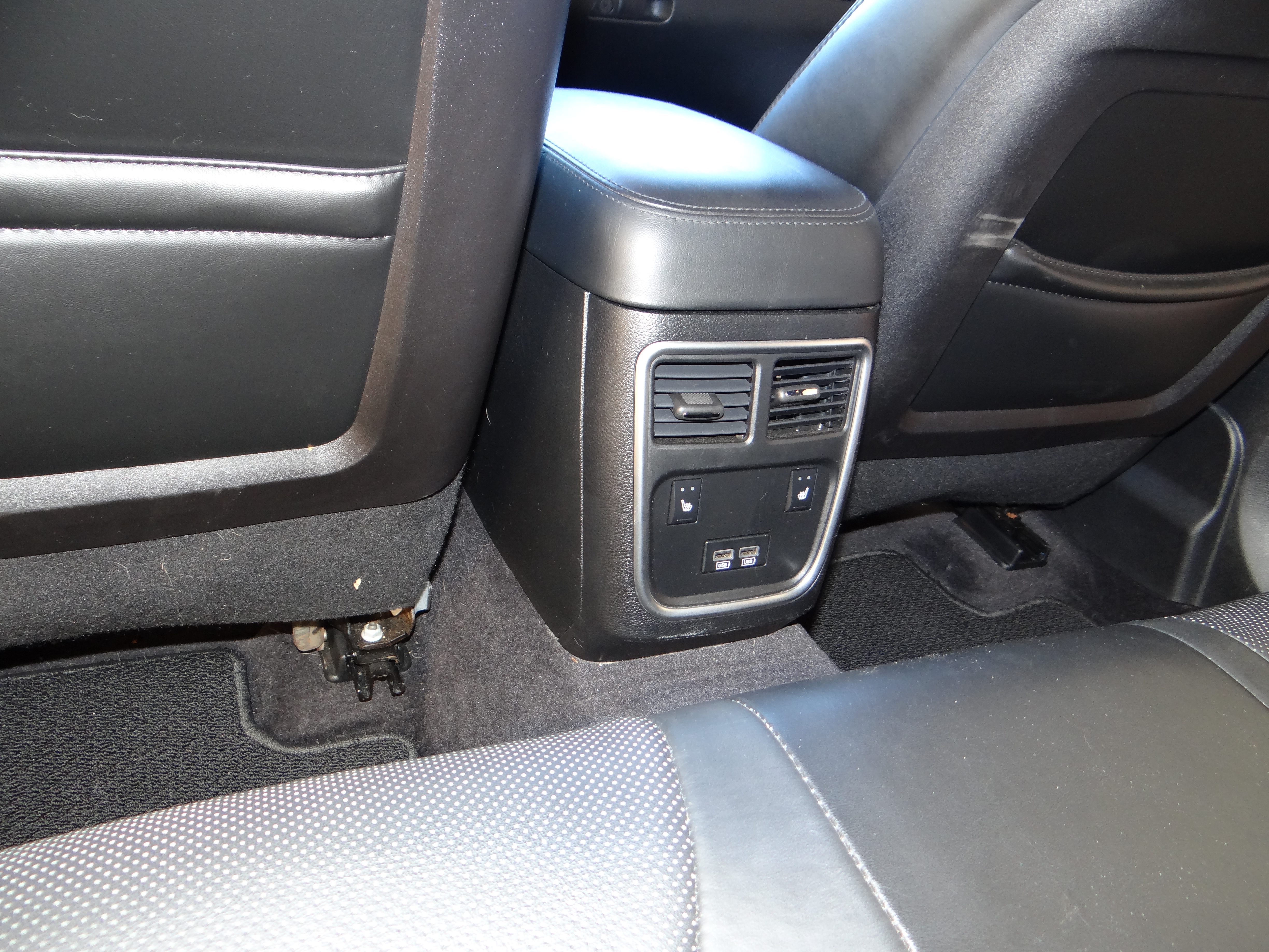 Used 2018 Chrysler 300 C RWD image 15