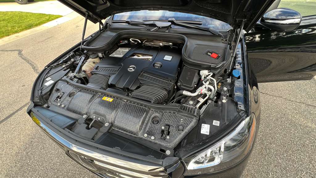 Used 2024 Mercedes-Benz GLS 580 4MATIC image 23