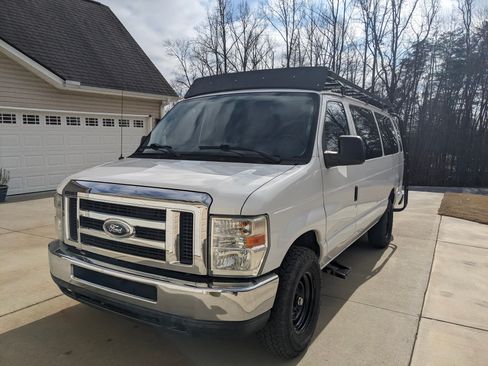Used 2010 Ford E-350 and Econoline 350 XLT image 2