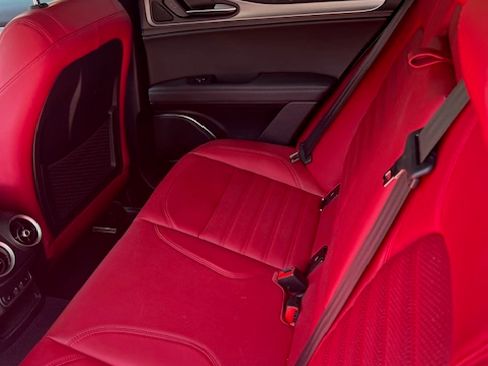 Used 2023 Alfa Romeo Stelvio Veloce image 10