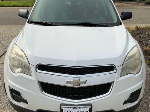 Used 2010 Chevrolet Equinox LS image 2