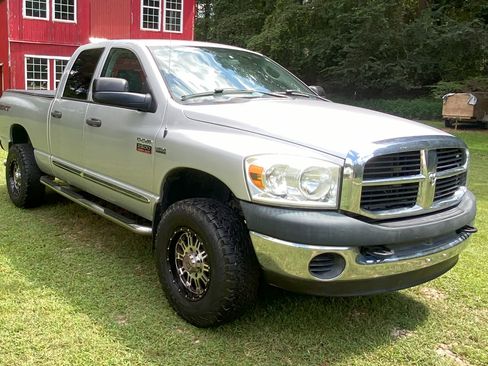 Used 2009 Dodge Ram 2500 Truck SXT image 21