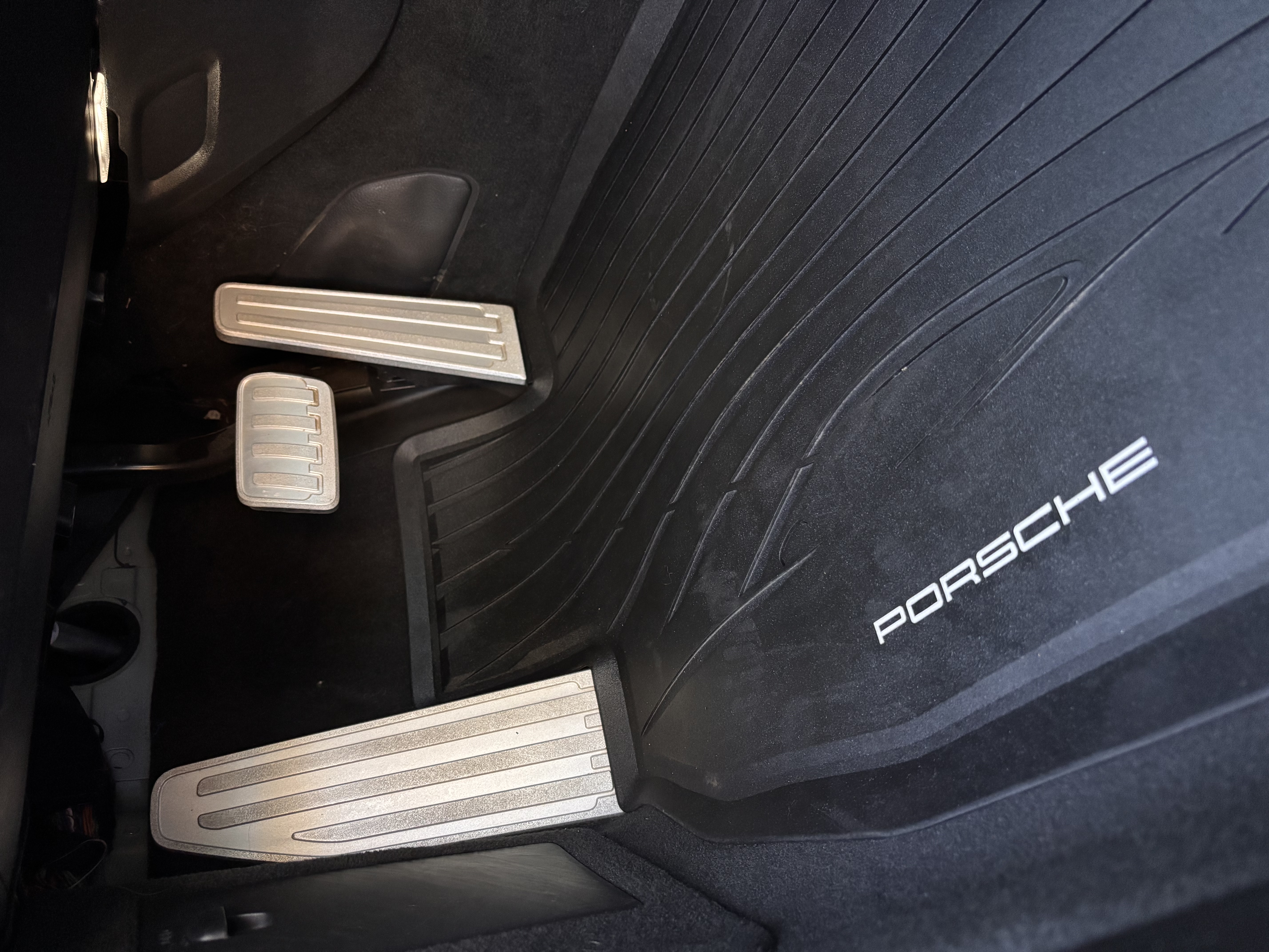 Used 2013 Porsche 911 Carrera 4S AWD/4WD image 23