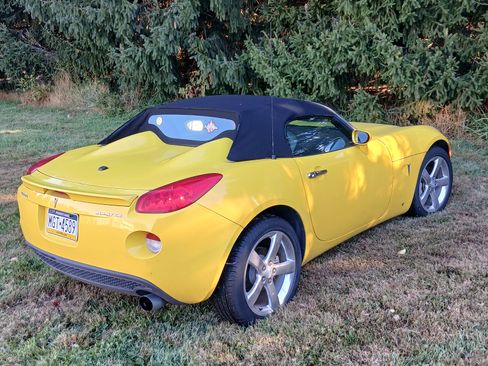 Used 2007 Pontiac Solstice Convertible w/ Premium Package image 6