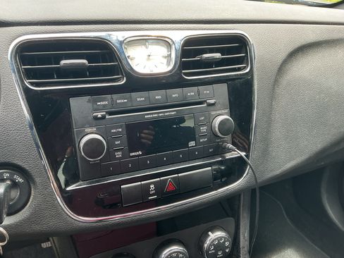 Used 2013 Chrysler 200 Touring FWD image 9