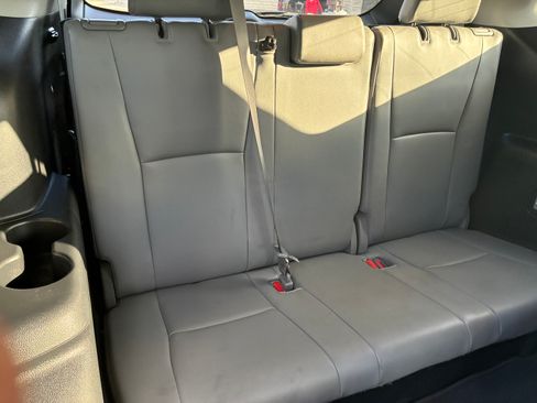 Used 2020 Toyota Highlander XLE FWD image 22