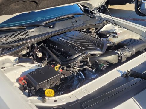 Used 2015 Dodge Challenger SRT w/ Technology Group image 21