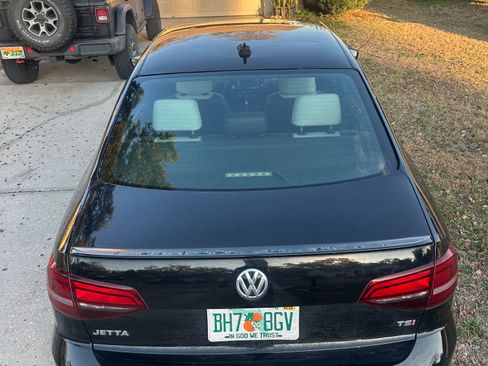 Used 2016 Volkswagen Jetta Sport w/ Lighting Package image 9