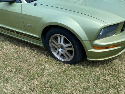 Used 2005 Ford Mustang GT Premium image 10