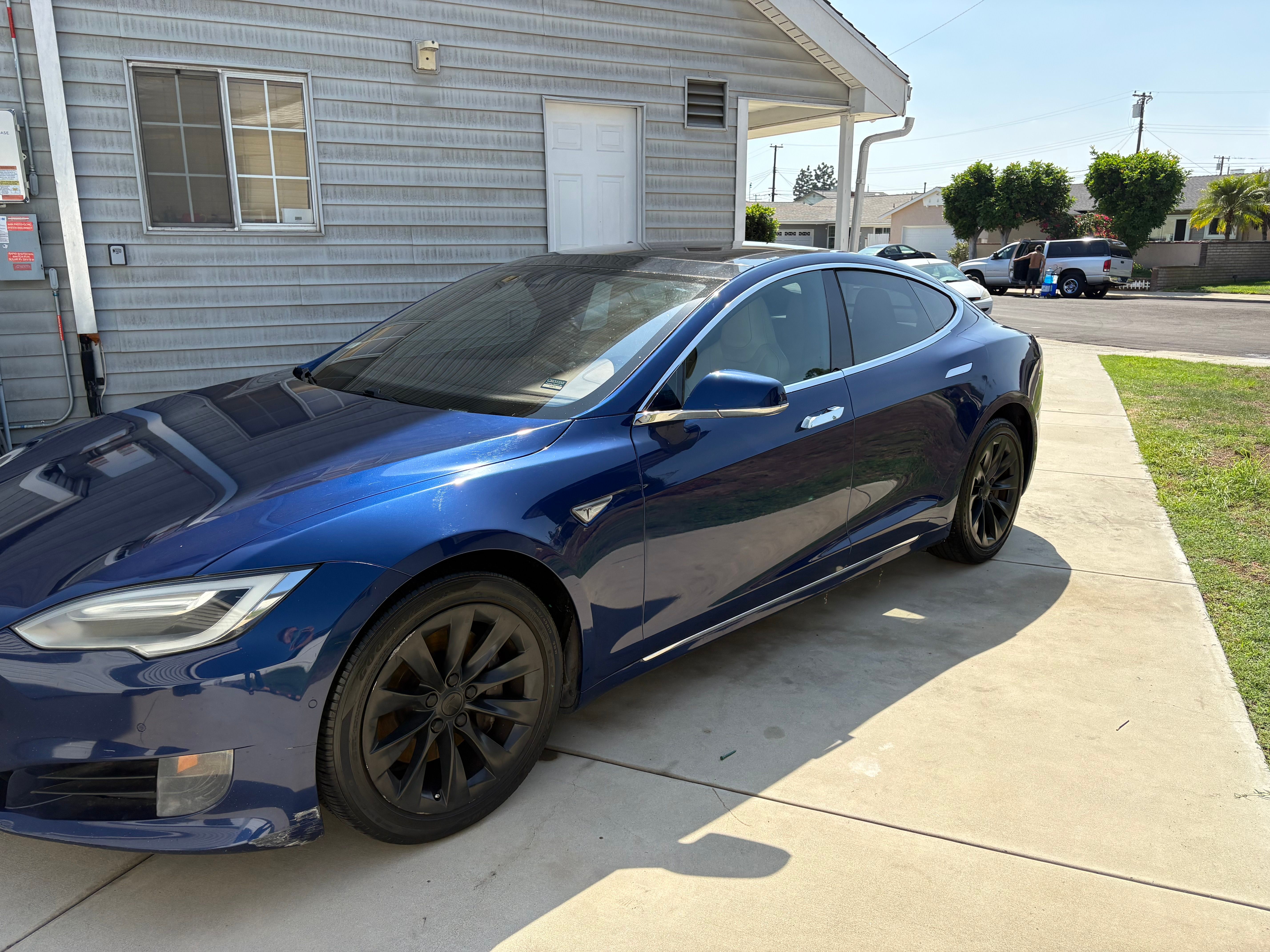 Used 2016 Tesla Model S 70 RWD image 4