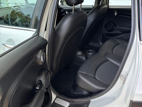 Used 2018 MINI Cooper 4-Door Hardtop image 21