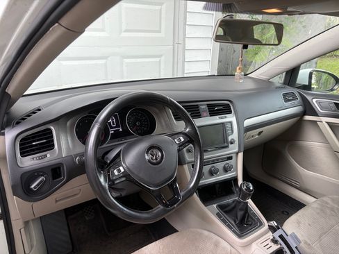 Used 2016 Volkswagen Golf S FWD image 10