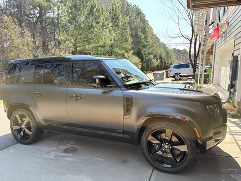 Used 2023 Land Rover Defender 110 Carpathian Edition image 2