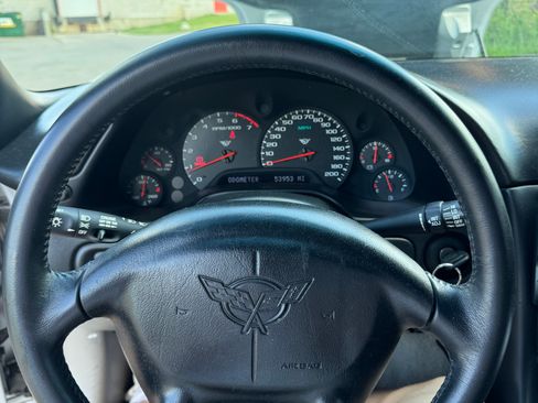 Used 1998 Chevrolet Corvette Convertible w/ Performance Handling Pkg RWD image 9