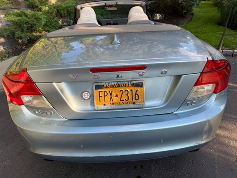 Used 2012 Volvo C70 T5 w/ Climate Pkg FWD image 6