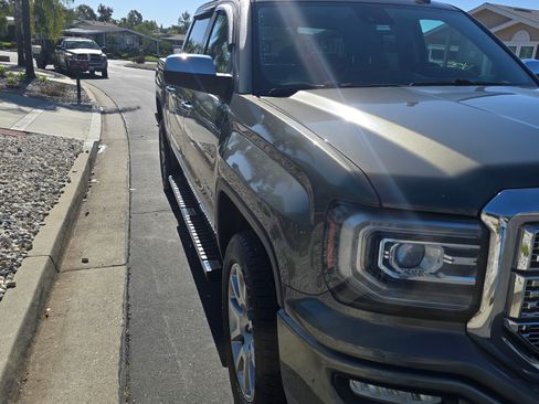Used 2018 GMC Sierra 1500 Denali RWD image 4