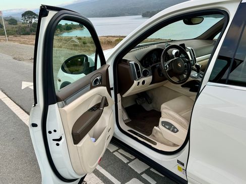 Used 2012 Porsche Cayenne S image 27