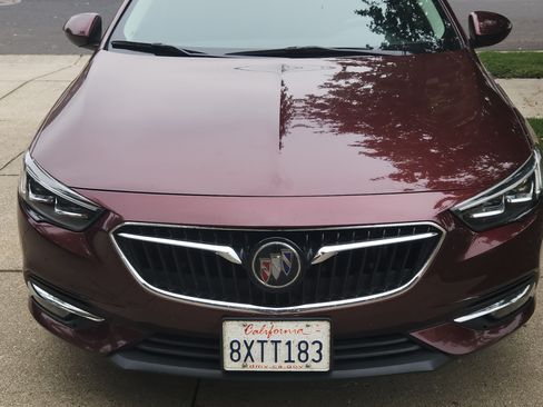 Used 2018 Buick Regal Essence w/ Driver Confidence Package #1 image 2