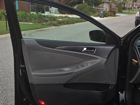 Used 2014 Hyundai Sonata Limited w/ Panoramic Sunroof Package 02 image 17