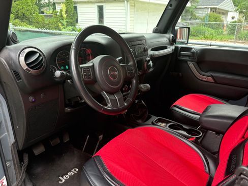 Used 2014 Jeep Wrangler Sport AWD/4WD image 9