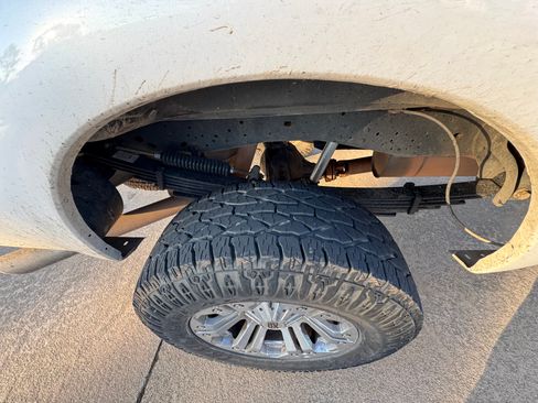 Used 2015 Ford F250 Lariat w/ Lariat Ultimate Package image 2