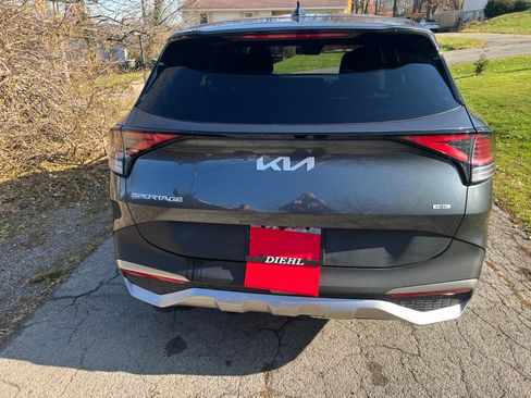 Used 2023 Kia Sportage LX image 1