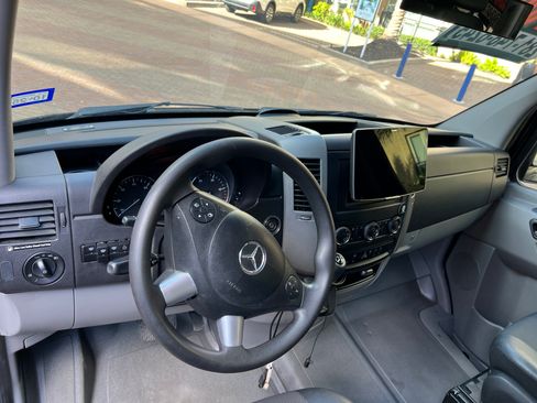 Used 2018 Mercedes-Benz Sprinter 2500 image 13