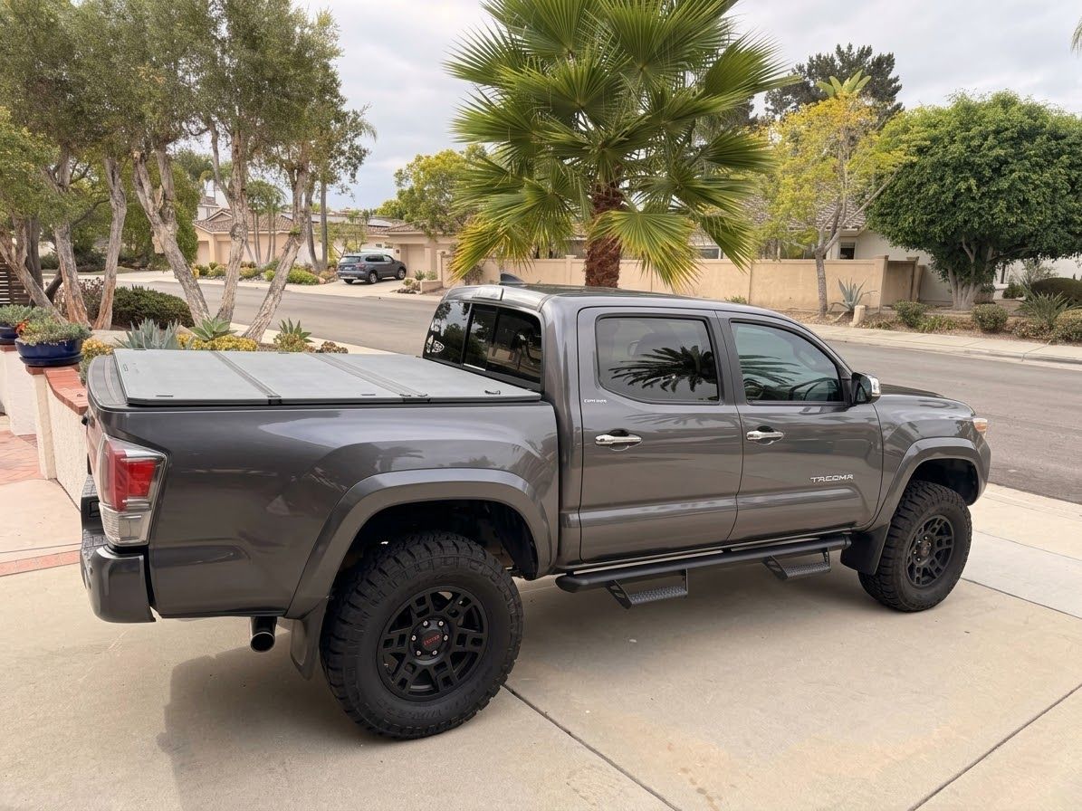 Used 2017 Toyota Tacoma Limited w/ Tow Package AWD/4WD image 4