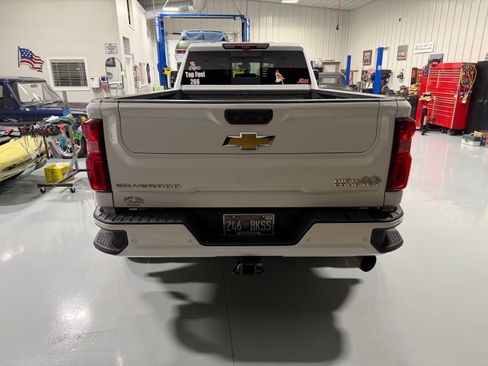 Used 2022 Chevrolet Silverado 3500 High Country image 12