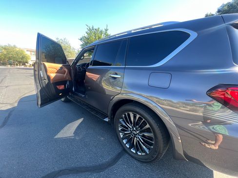 Used 2022 INFINITI QX80 Sensory w/ All-Season Package image 2