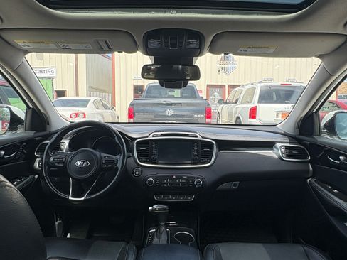 Used 2017 Kia Sorento SX FWD image 11