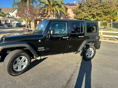 Used 2018 Jeep Wrangler Unlimited Sport S image 14