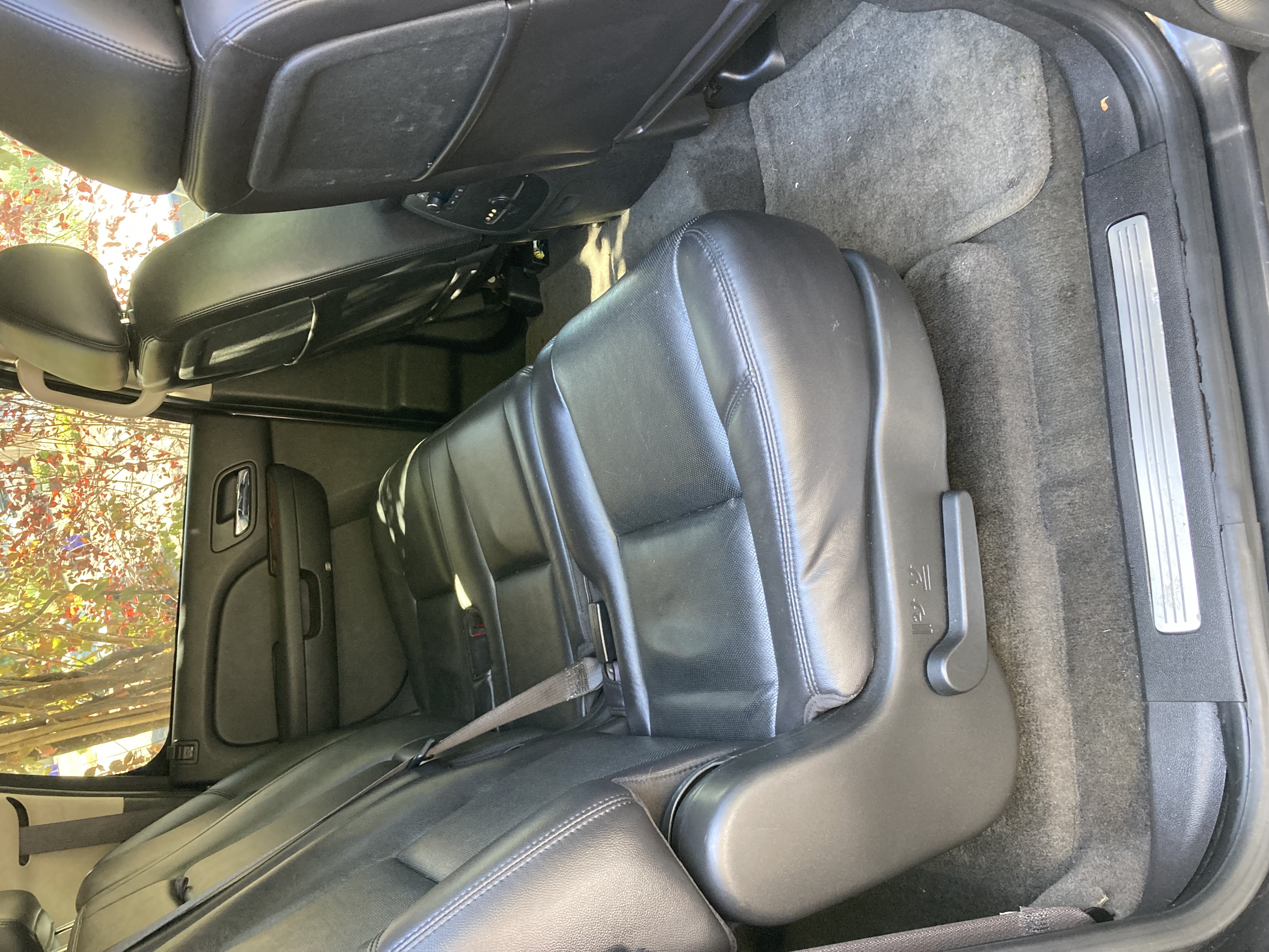 Used 2010 Chevrolet Suburban LTZ AWD/4WD image 6