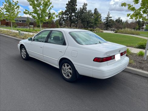Used 1999 Toyota Camry LE FWD image 4