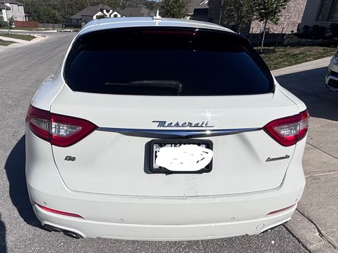 Used 2019 Maserati Levante image 4