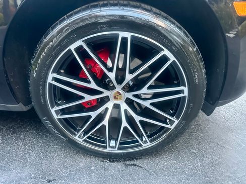 Used 2023 Porsche Macan image 12