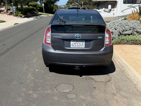 Used 2012 Toyota Prius Five FWD image 4