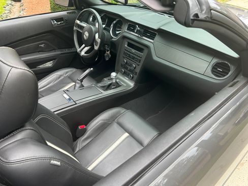 Used 2010 Ford Mustang GT Premium RWD image 12