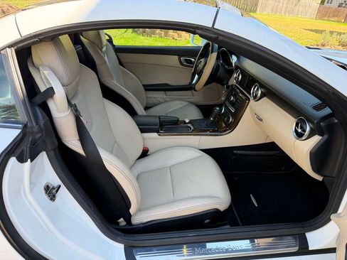 Used 2015 Mercedes-Benz SLK 250 image 9