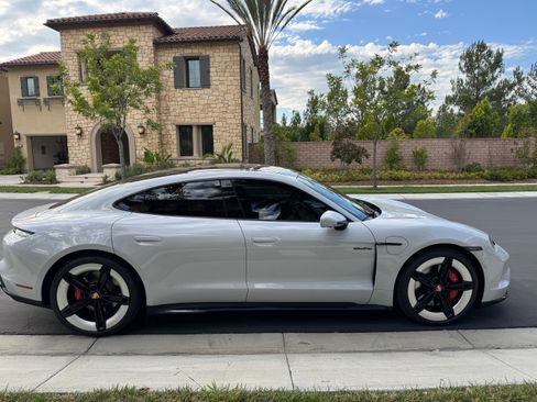 Used 2025 Porsche Taycan GTS image 4