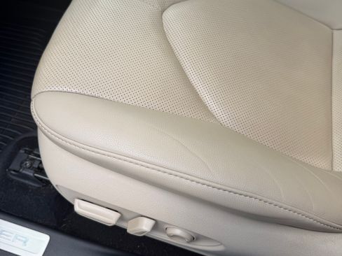 Used 2023 Toyota Highlander Limited image 10