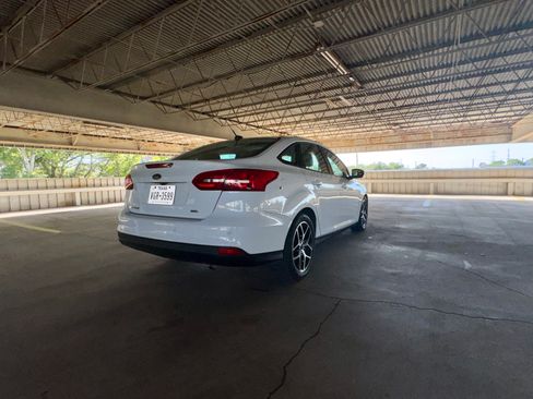 Used 2018 Ford Focus SEL FWD image 2