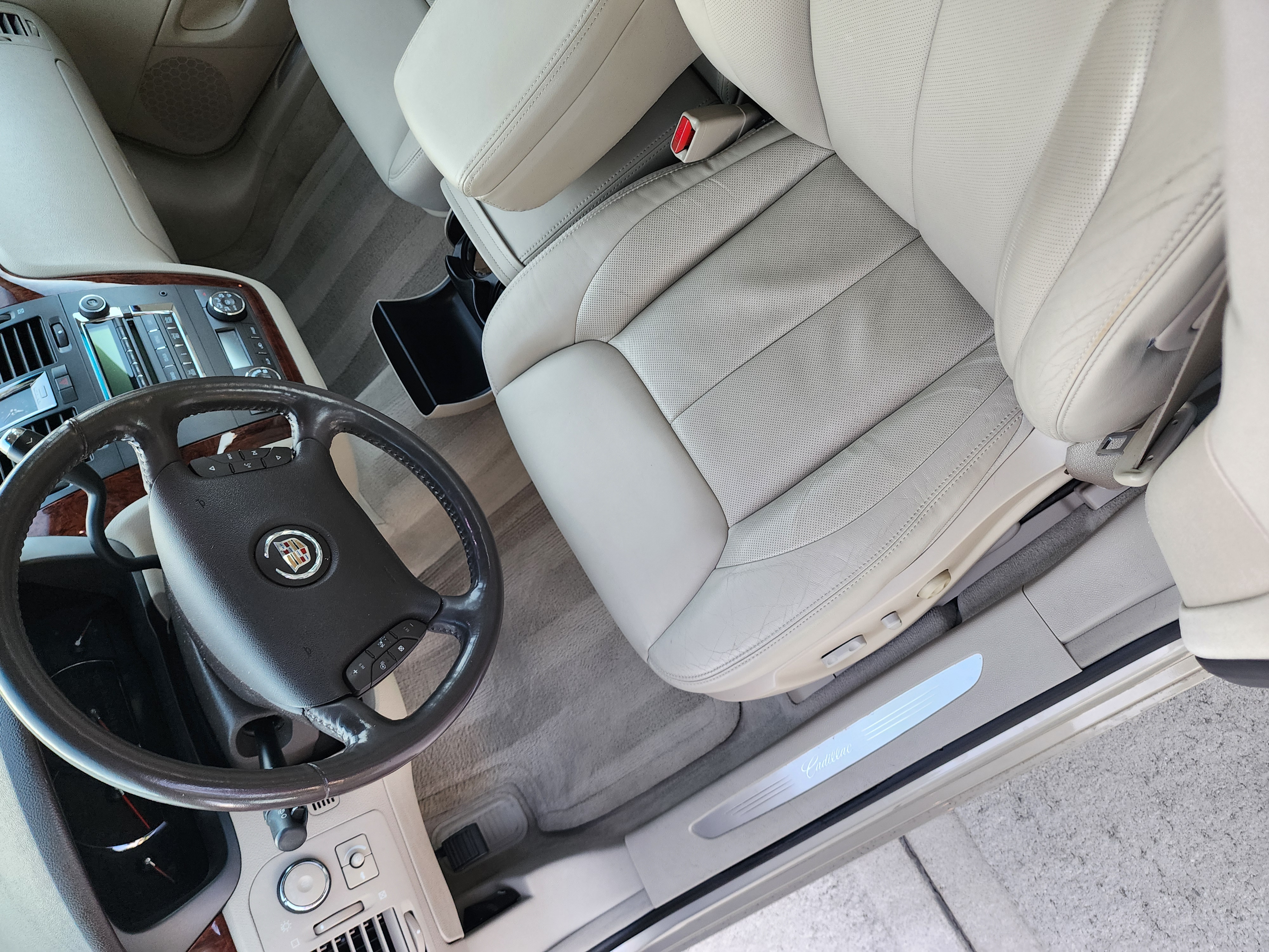 Used 2007 Cadillac DTS Luxury I w/ Trunk Convenience Package FWD image 13